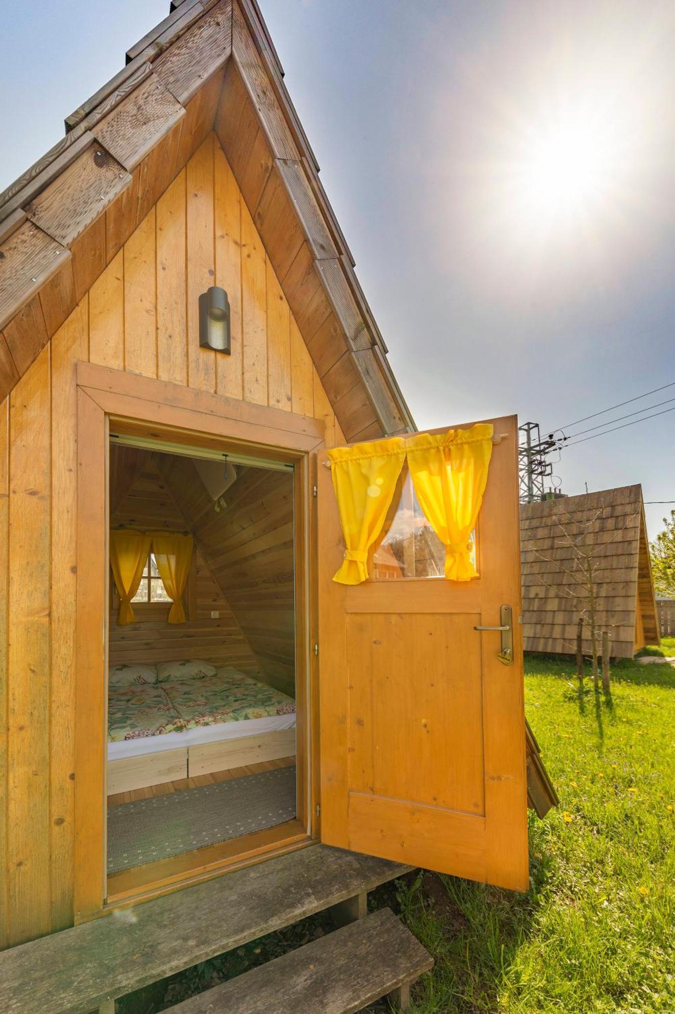 Glamping Mohorjev grunt Hotell Preddvor Exteriör bild