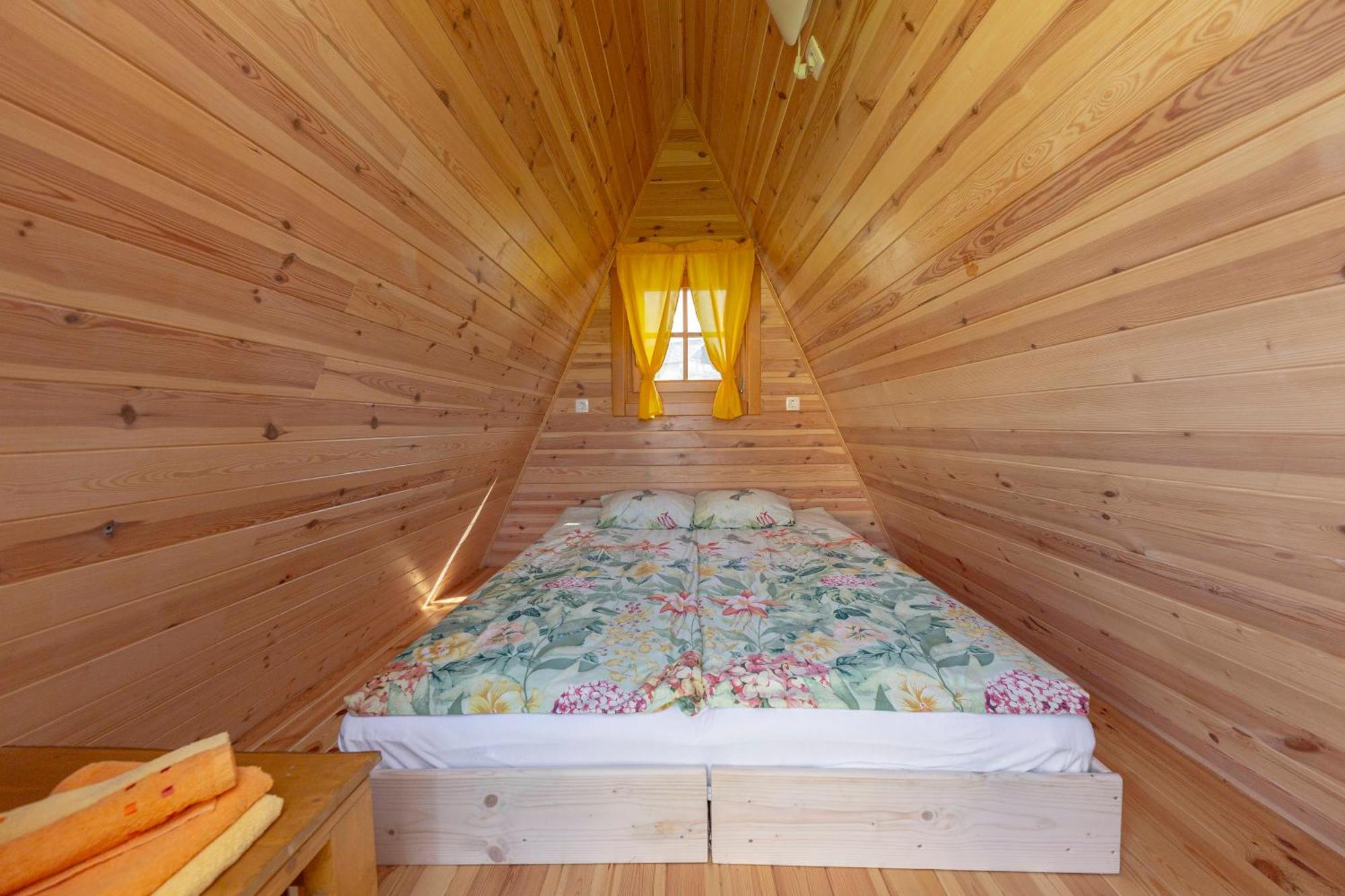 Glamping Mohorjev grunt Hotell Preddvor Exteriör bild