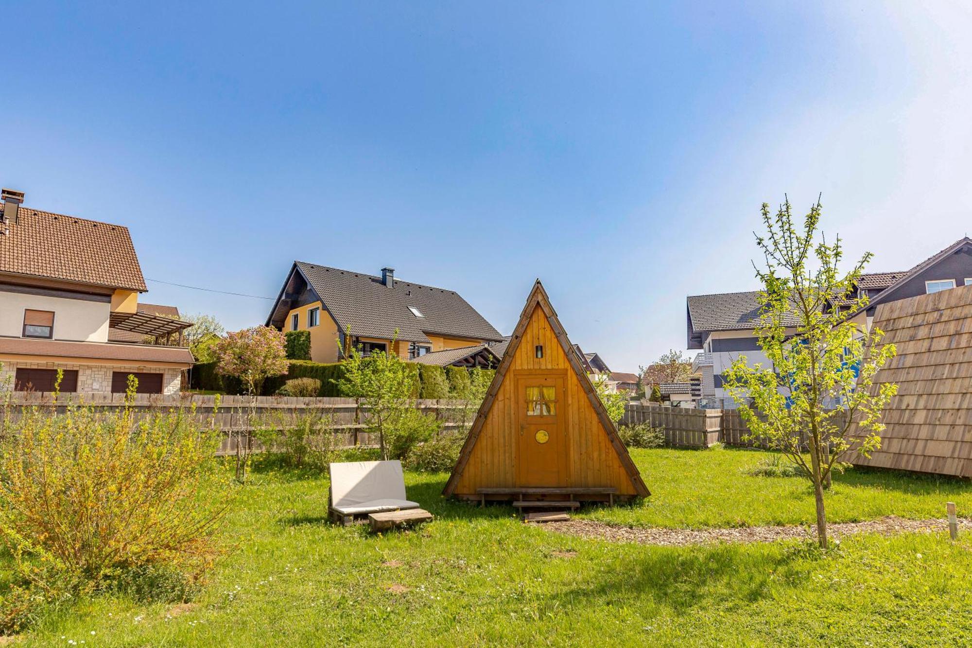 Glamping Mohorjev grunt Hotell Preddvor Exteriör bild
